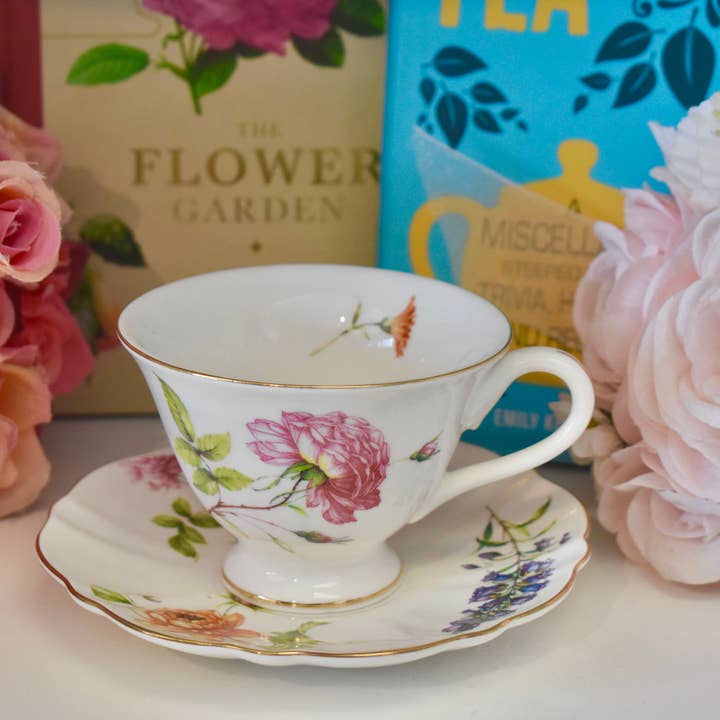 Tasse à thé et soucoupe à fleurs anglaises Dahlia Orchidées Bulb Roses pour la vente par All Little Cute Things