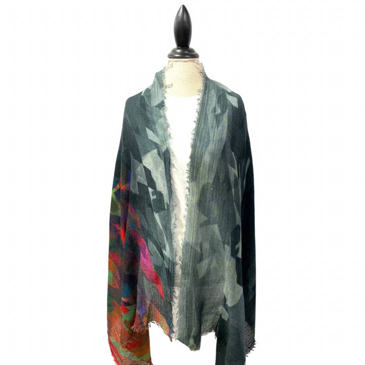 Écharpe élégante en laine et soie mélangées pour la vente par LUV & Co.