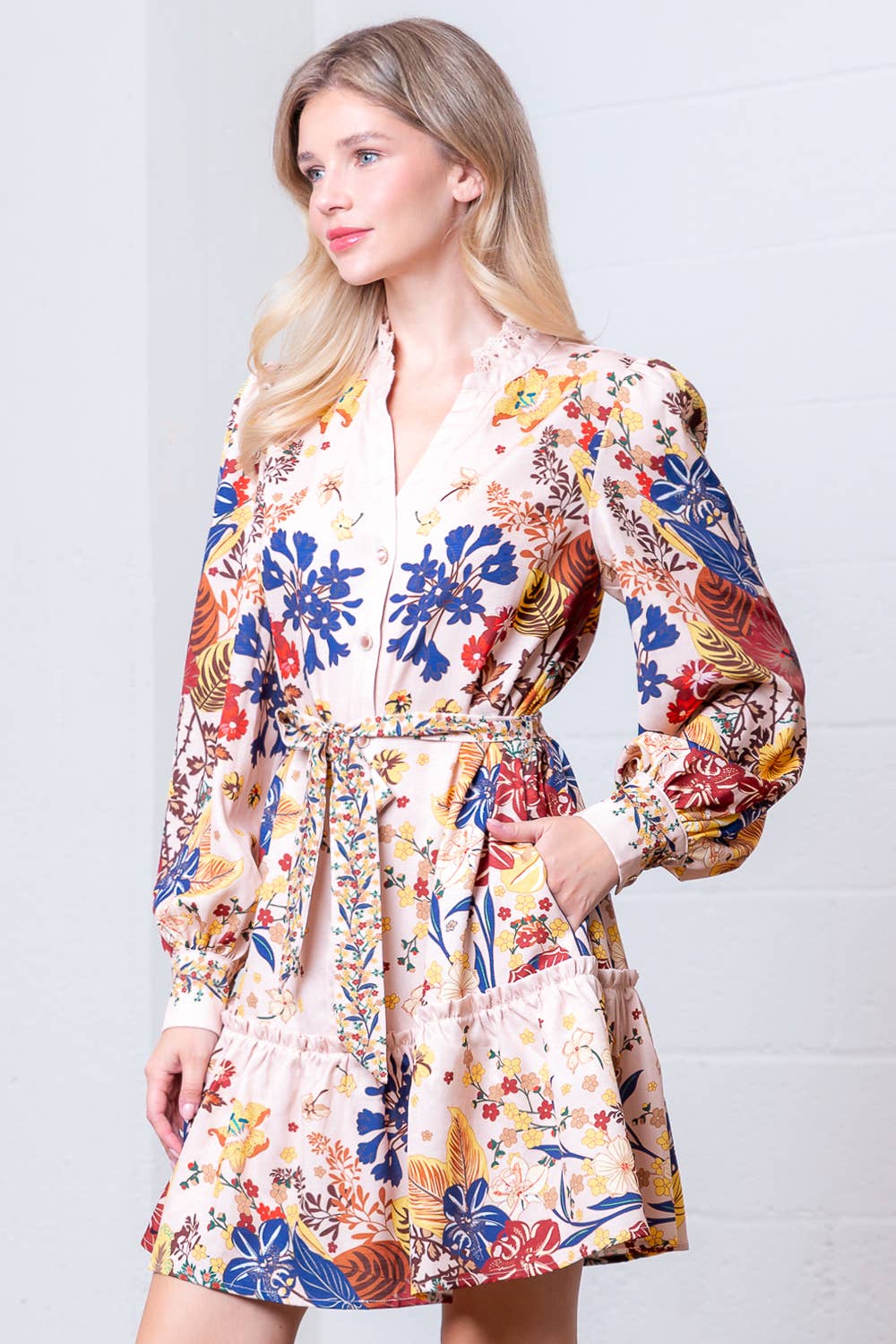 SAUMON MULTI Robe imprimée florale à col chinois avec bordure en dentelle HD30449T en vente sur Faire3