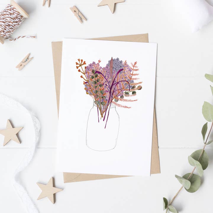 Gedroogde bloemen met hortensia en eucalyptus Card voor wholesale door Angela Savage Illustration