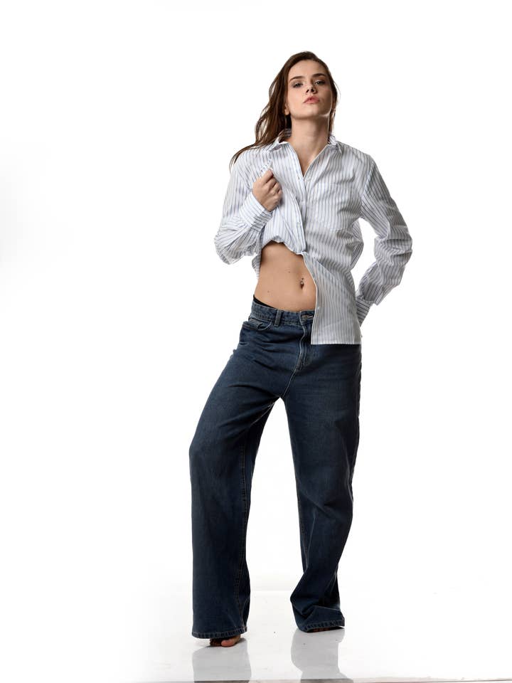 MAYA Blouse à rayures blanches et bleues pour la vente par Peau Bronzée