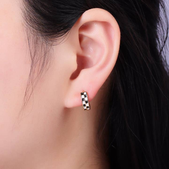 Aim Eternal - Wholesale Huggie Earrings - 24K Gold Filled 13mm Checkered Enamel Huggie Cartilage Earrings | AD5891