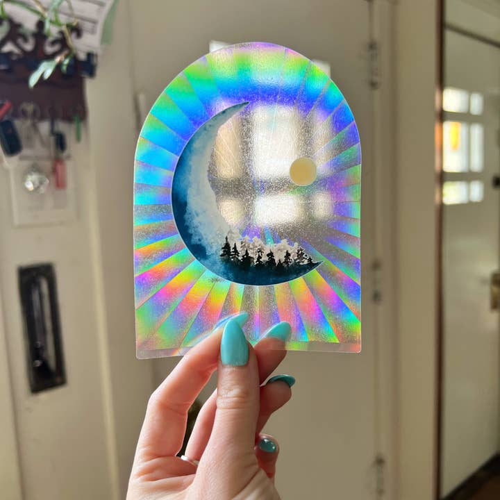 Jess Weymouth – Großhandel Sonnenfänger – Fensteraufkleber „Forest on the Moon“ mit Regenbogen-Prisma2