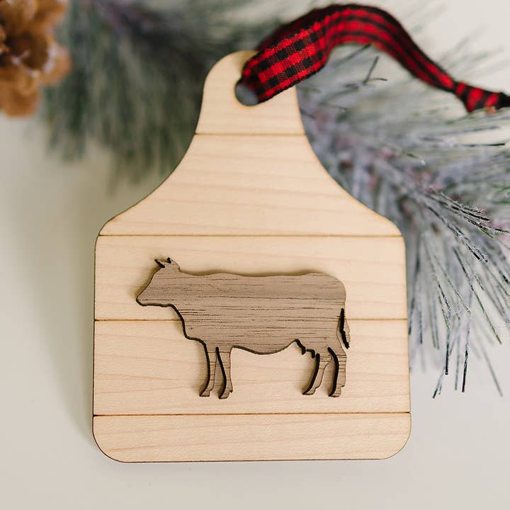 Décoration de Noël avec étiquette de vache pour la vente par Woodlander Workshop