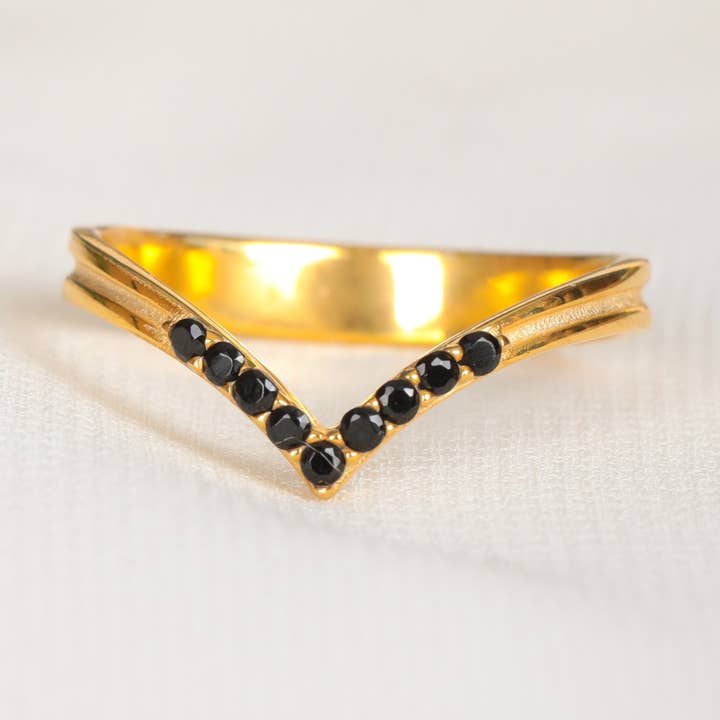 Bague de fiançailles en V en obsidienne délicate Bague en obsidienne pour femme Bague remplie d'or Bague en forme de V Bague en obsidienne noire pour la vente par Gowa Design