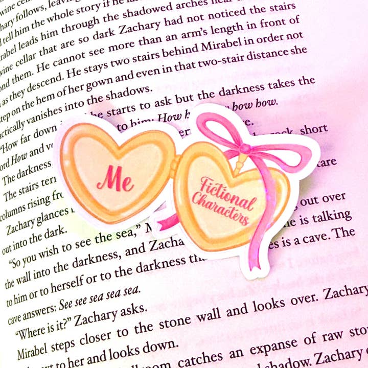 Autocollant en vinyle médaillon cœur personnages fictifs pour la vente par Let's Jess Doodle