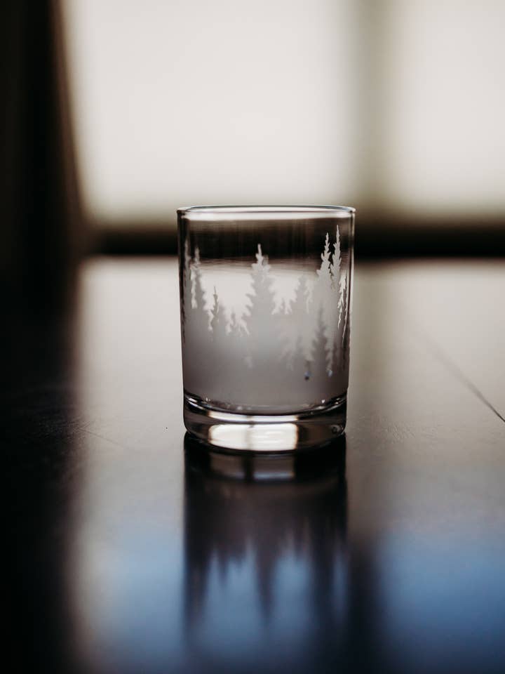 Graverat whiskeyglas, 14 oz rocksglas för wholesale av Lester Lou’s Designs