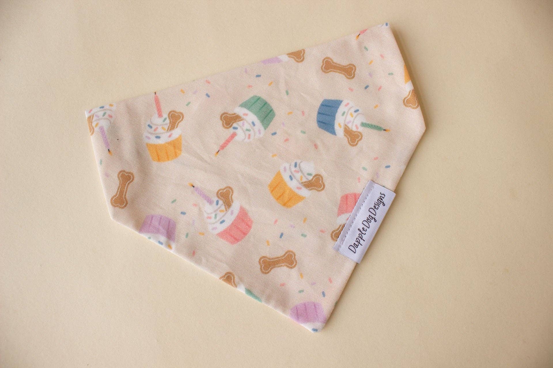 Dapple Dog Designs - Venta al por mayor Bandana - Perros - Bandana Party Pupcakes - Bandana de cumpleaños4