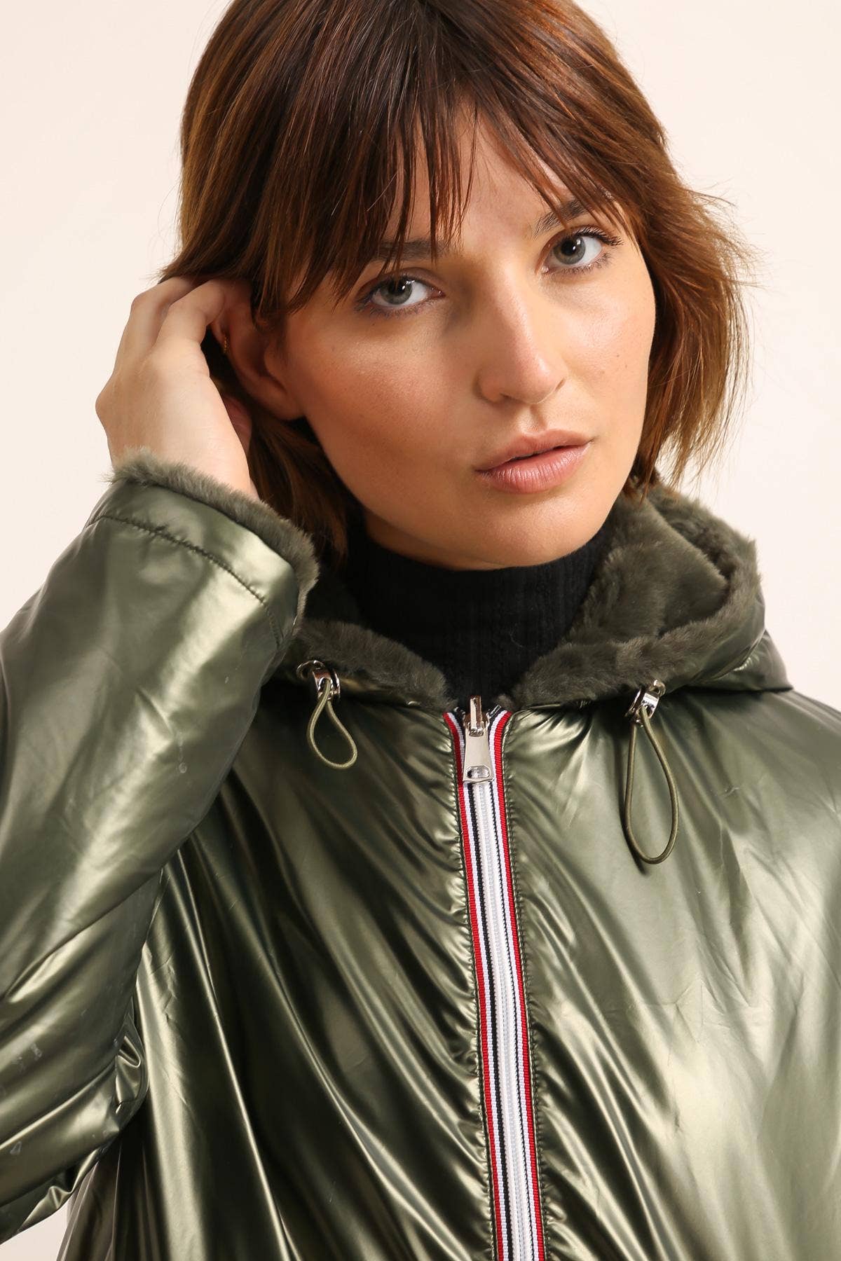 Attrait Paris - Wholesale Jas - Dames - Halflange omkeerbare bontjas met capuchon15