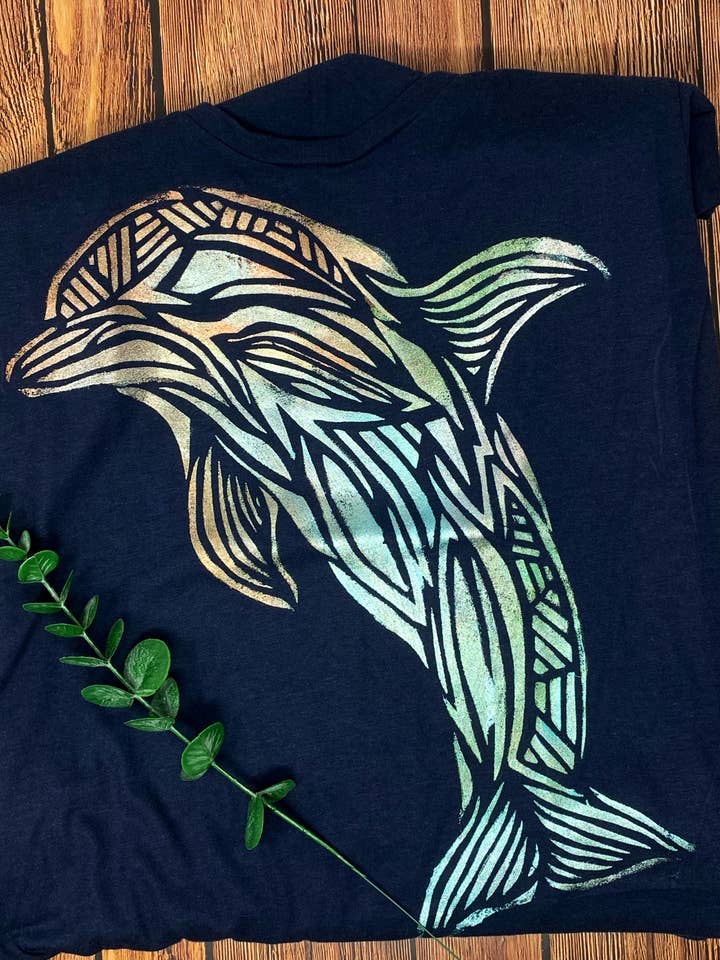 Dolphin handbeschilderd t-shirt voor dames voor wholesale door Third Wolf Designs