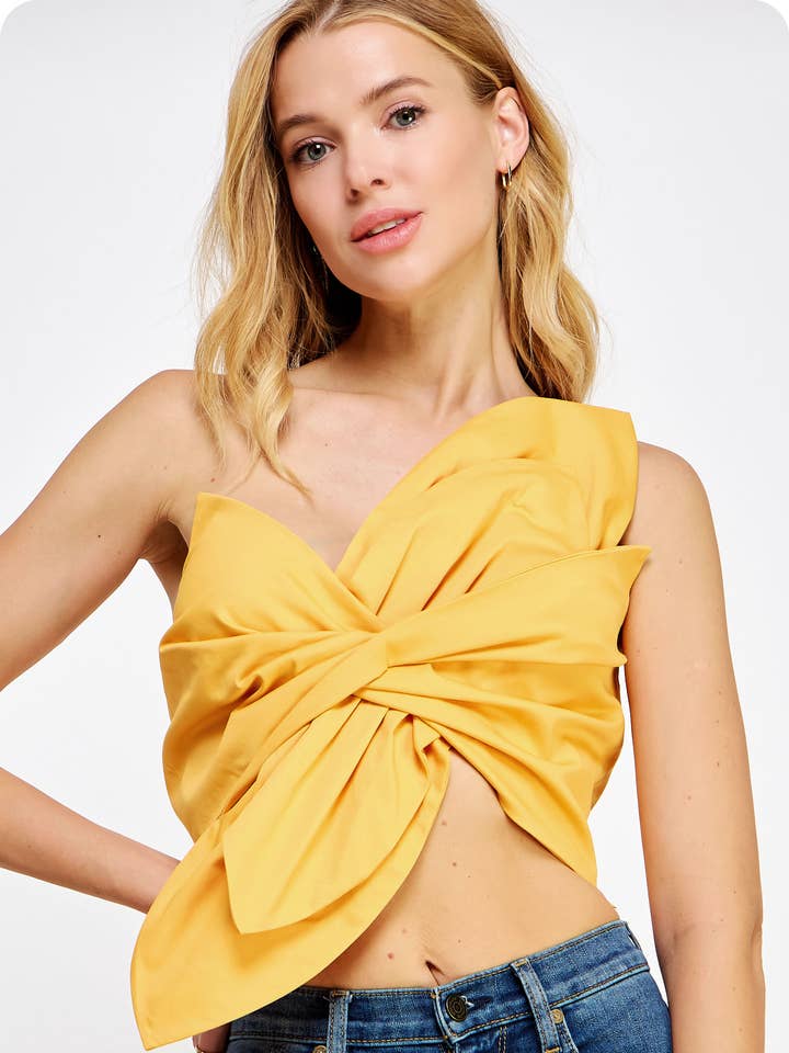 Crop top met geknoopte bloemenstrik met één schouder voor wholesale door Strut & Bolt