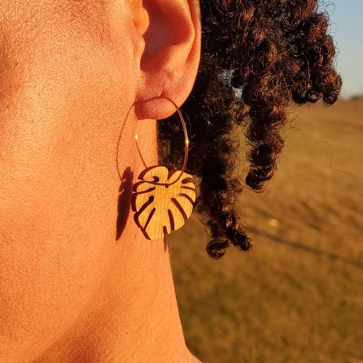 lovelevel – wholesale Dangle earrings – Hawaii Wood Earrings | BABY MONSTERA4