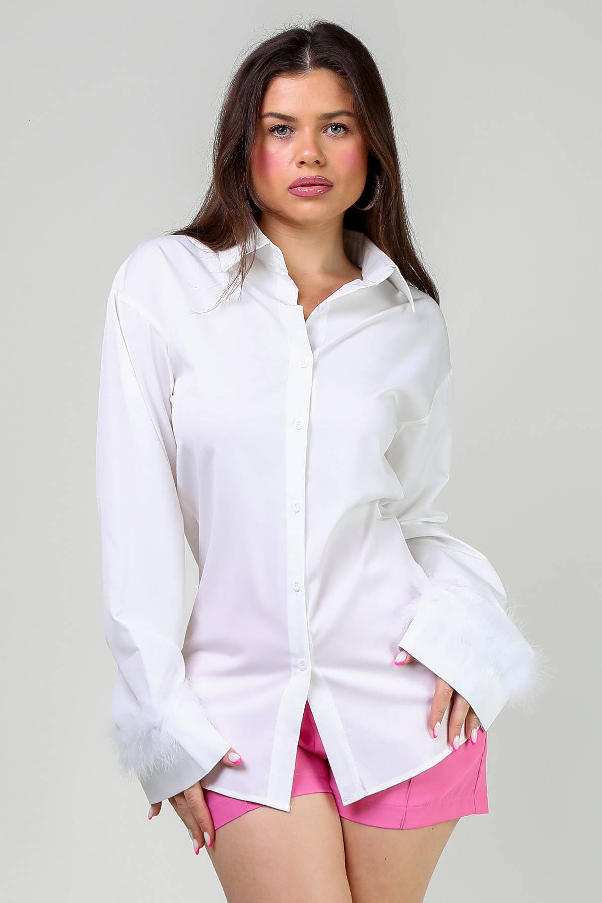 BLANC robe de nuit en satin à revers contrastés sur le devant en vente sur Faire0