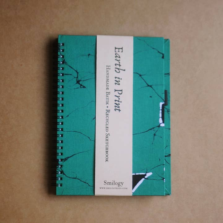 Tierra en Impresión – Cuaderno de Bocetos Batik Verde Esmeralda Hecho a Mano | Papel Reciclado para venta al por mayor de Smilogy Kids Ltd