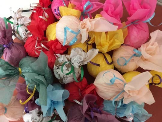 Relaxcation - Vendita all'ingrosso Bombe/polveri da bagno - Confezione all'ingrosso da 100 bombe da bagno biologiche da 90 g con argilla caolino, sale Epsom, olio di nocciolo di albicocca e olio di cocco - regalo e bomboniera per donne e cura personale4