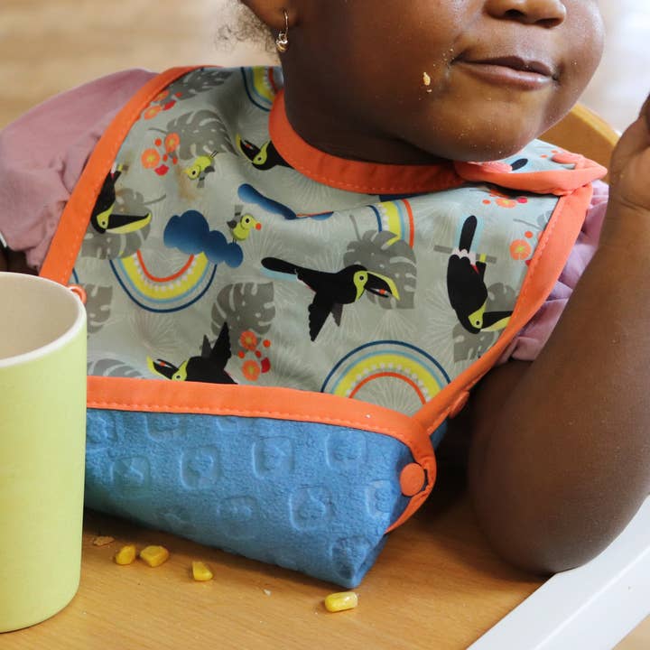 Close Pop-in Double-Sided Weaning Bib With Crumb Catcher for wholesale by Close