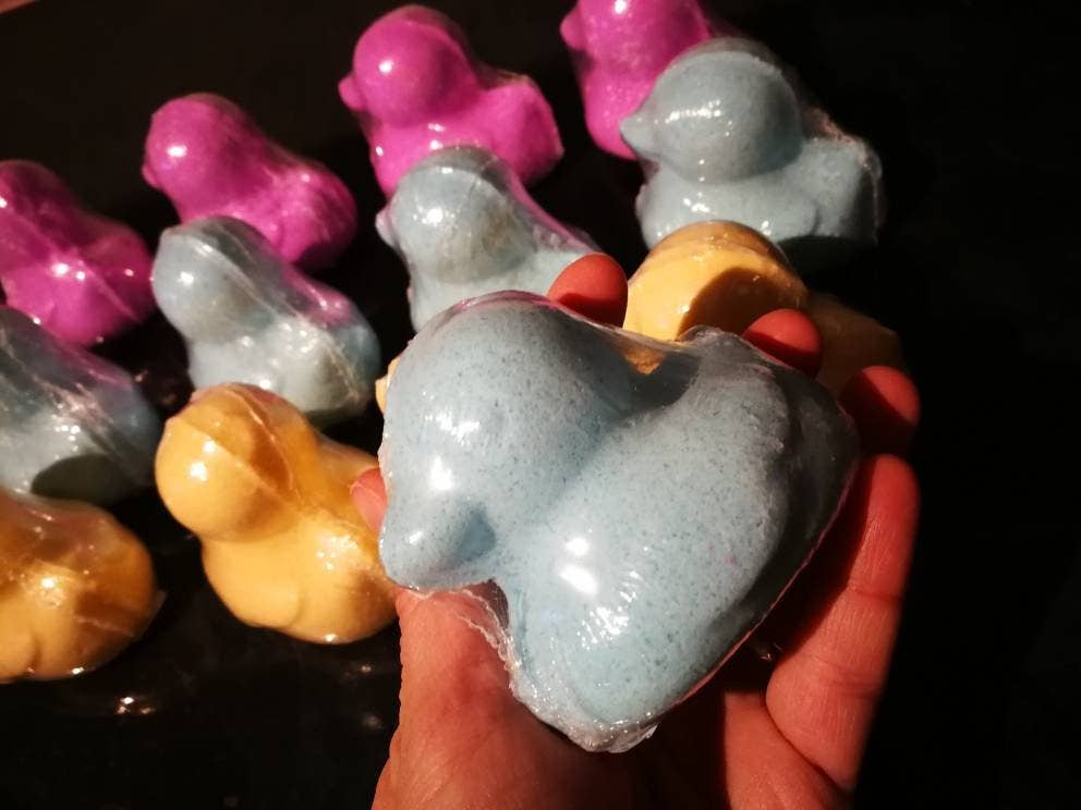 Unique creations soap company - Wholesale Bath bomb/fizz - DUCK bath bomb2