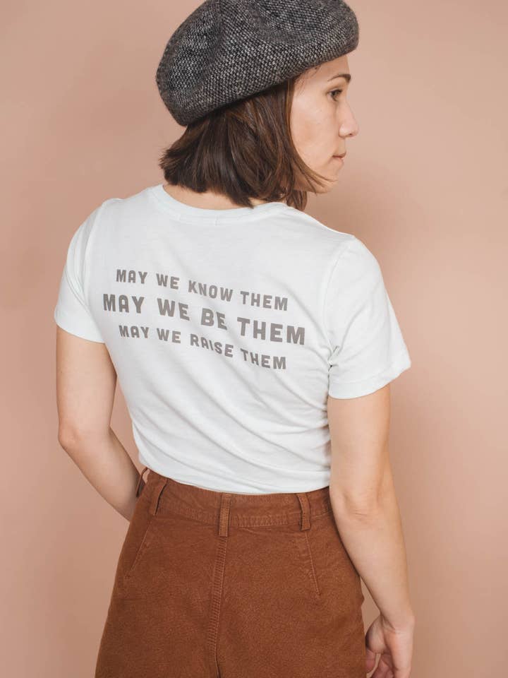 The Bee & The Fox – Großhandel T-Shirt (Grafikdruck) – Damen – Auf starke Frauen | Damen-Grafik-T-Shirt1