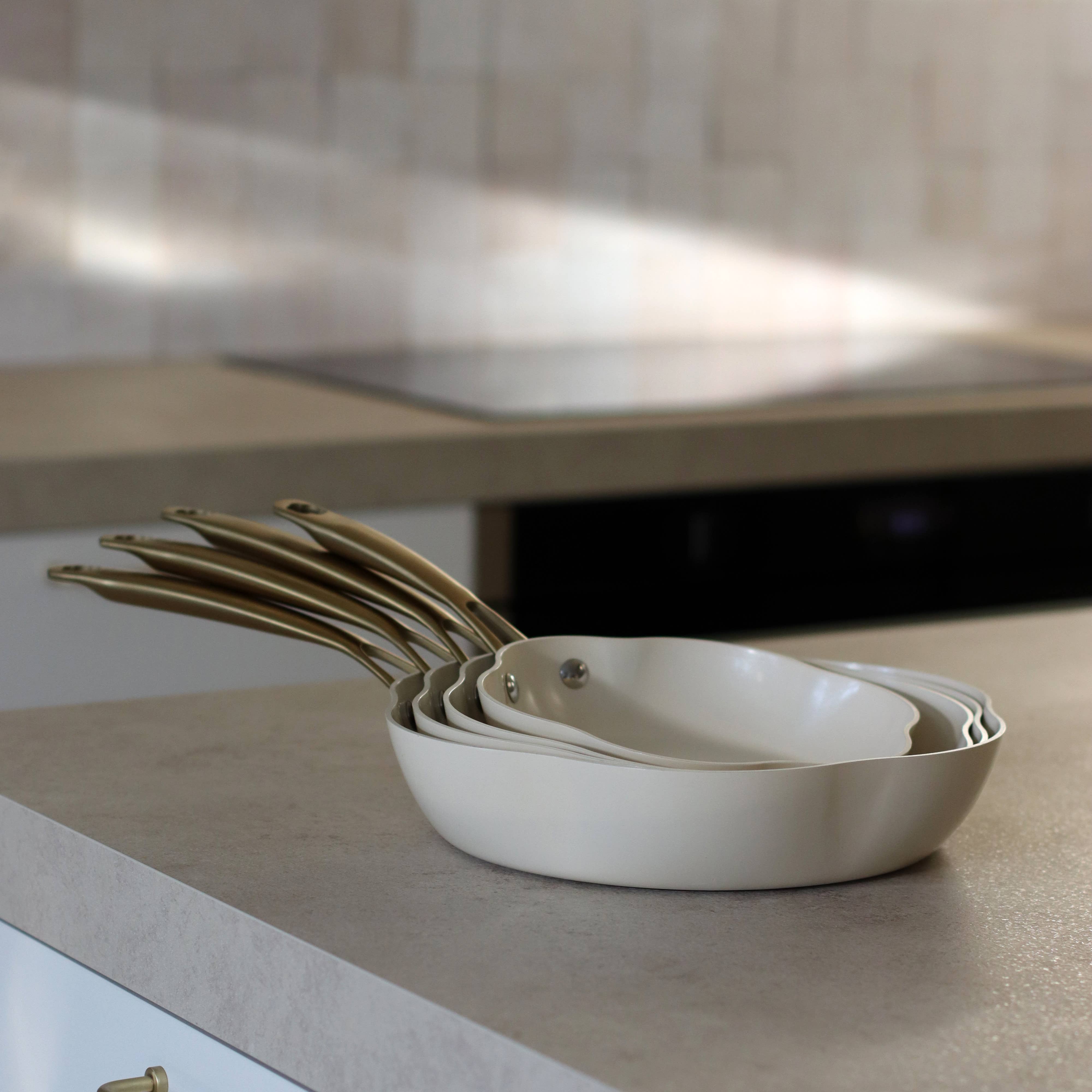 Menastyl - Wholesale Pan - Dahlia pan 26cm in recycled aluminum beige2