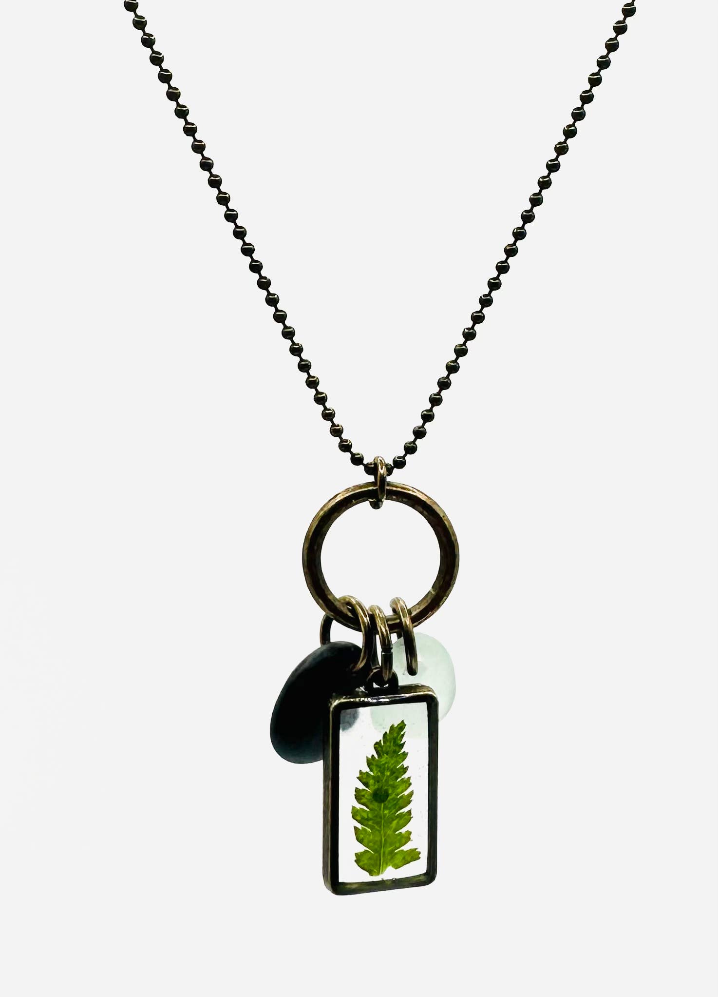 Suzanna Garrett Designs - Venta al por mayor Collares con colgantes/abalorios - Trío natural1