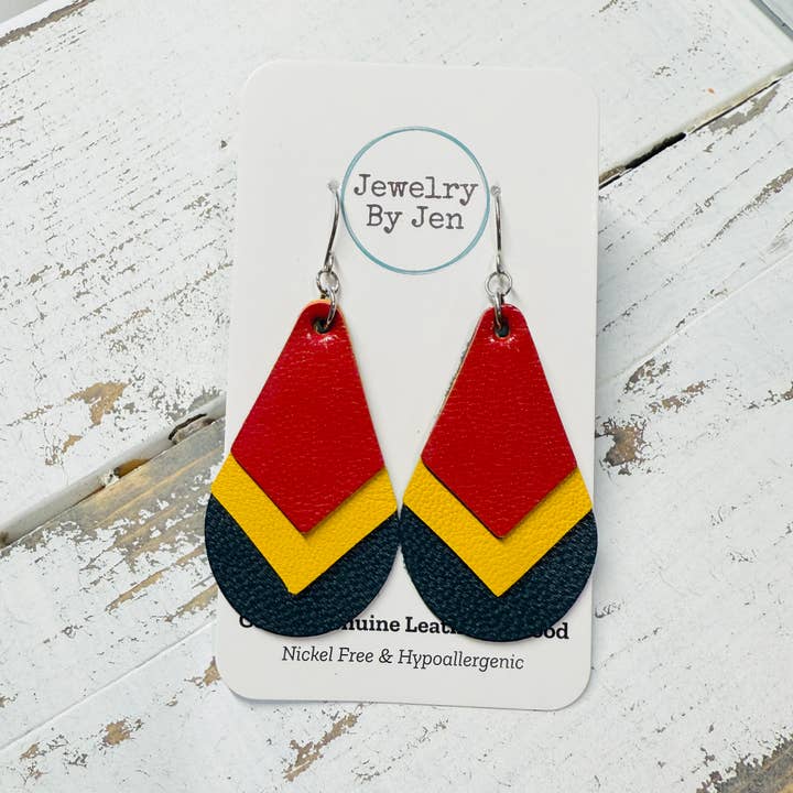 Tredubbla staplade tårdroppeörhängen: Röd/Gul/Marinblå för wholesale av Jewelry By Jen