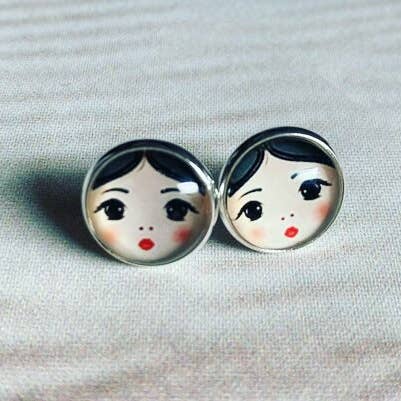 Jewells – wholesale Stud/post earrings – Doll Face Earrings glass silver plated 3 hair colours2