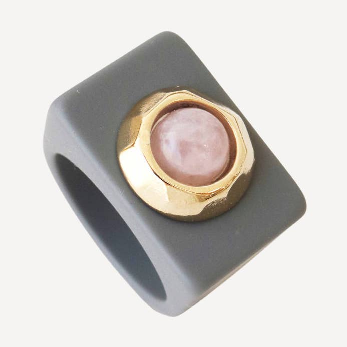 Grauer Ring mit natürlichem Rosenquarzstein CHIC für den Großhandel von ÉMOLO