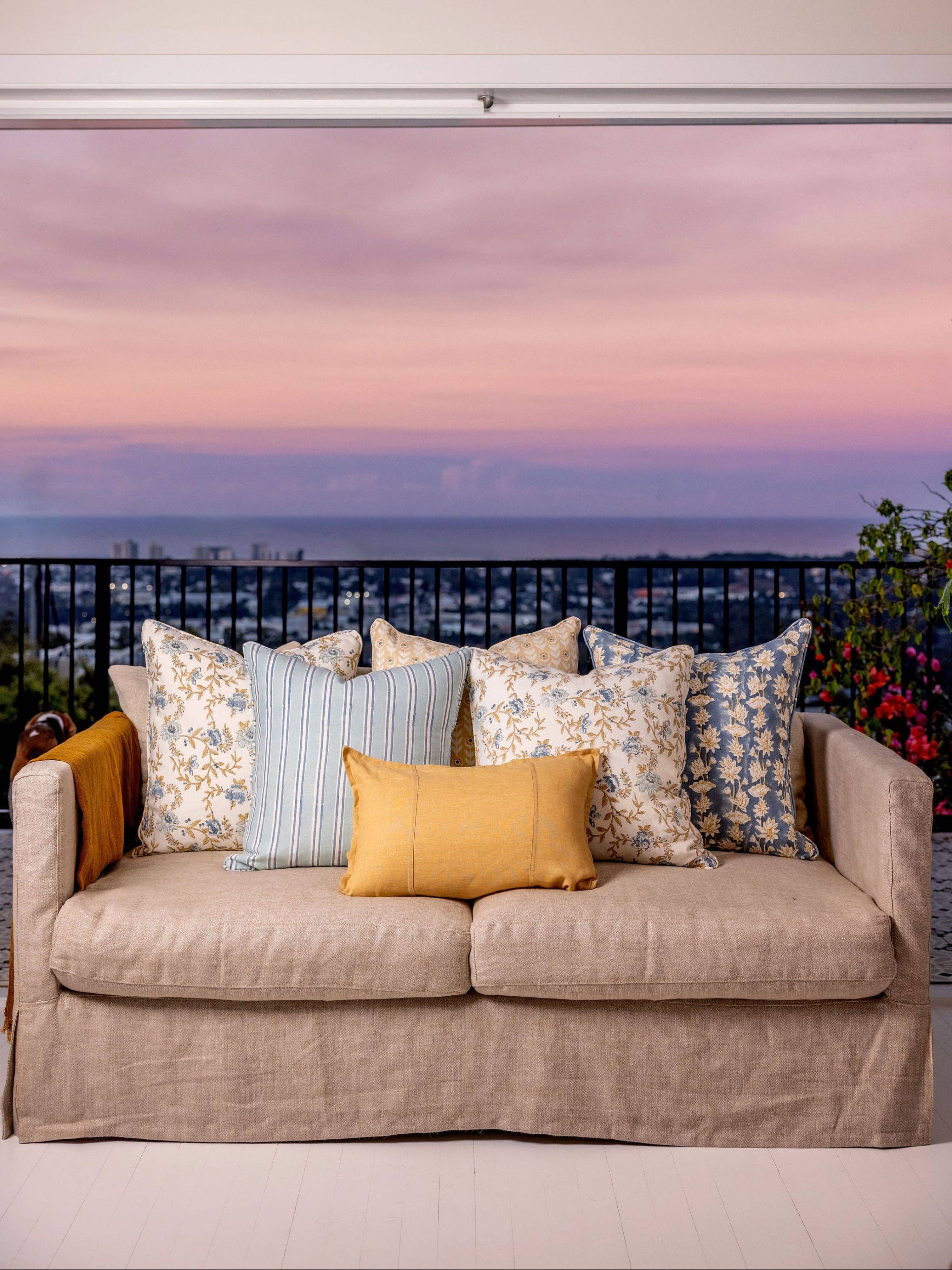 Humble Living - Venta al por mayor Cojín decorativo - Loto en Flor - Pizarra8