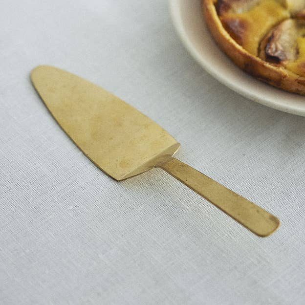 Fog Linen Work - Wholesale Serving Utensil - Brass Cake Server0