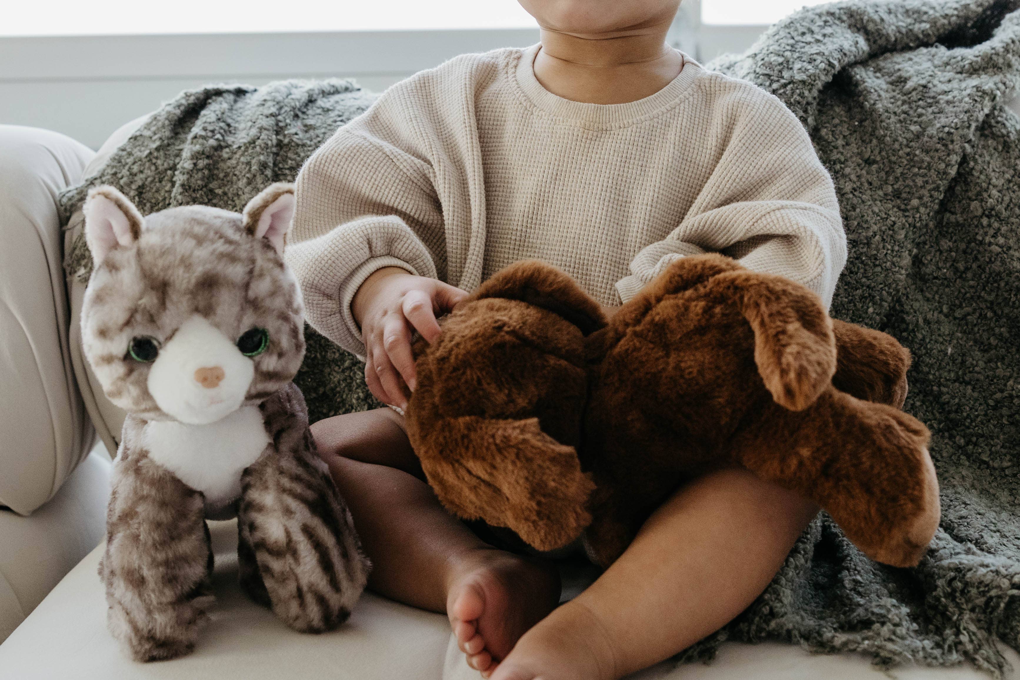 The Petting Zoo – Engroshandel Plyslegetøj - Børn og baby – 9" (20cm) Labrador Chokolade Kæledyr Hvalp Hund1