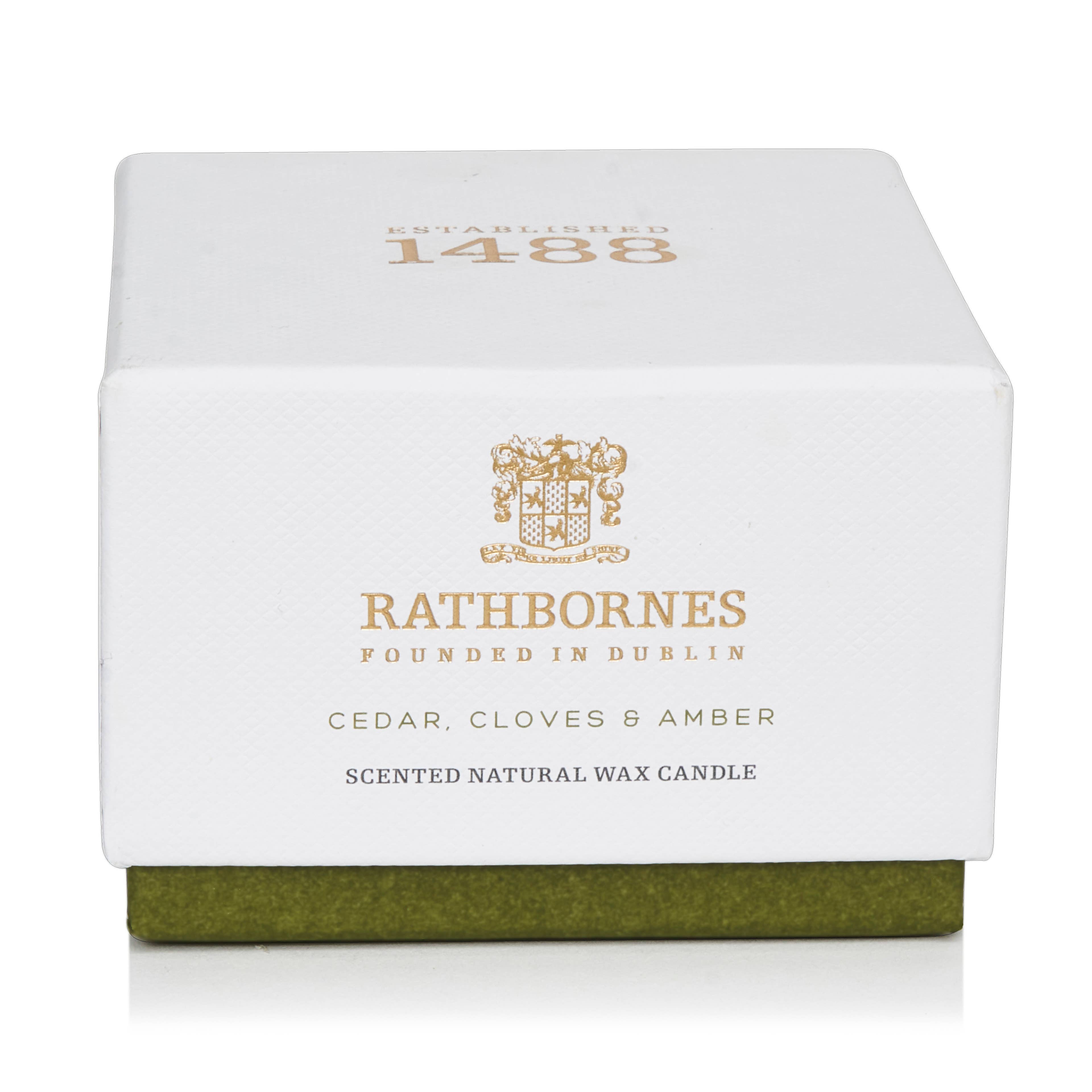 Rathbornes 1488 - Vendita all'ingrosso Candele da viaggio - Candela da viaggio profumata al cedro, chiodi di garofano e ambra (Speziata/legnosa)1