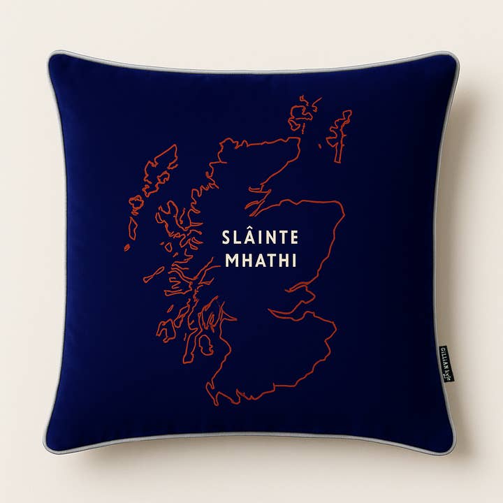 Coussin Slàinte Mhath pour la vente par Gillian Kyle