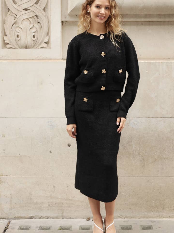 Mysig stickad koordset med blommigt knappdesign i svart för wholesale av CY FASHION. LONDON