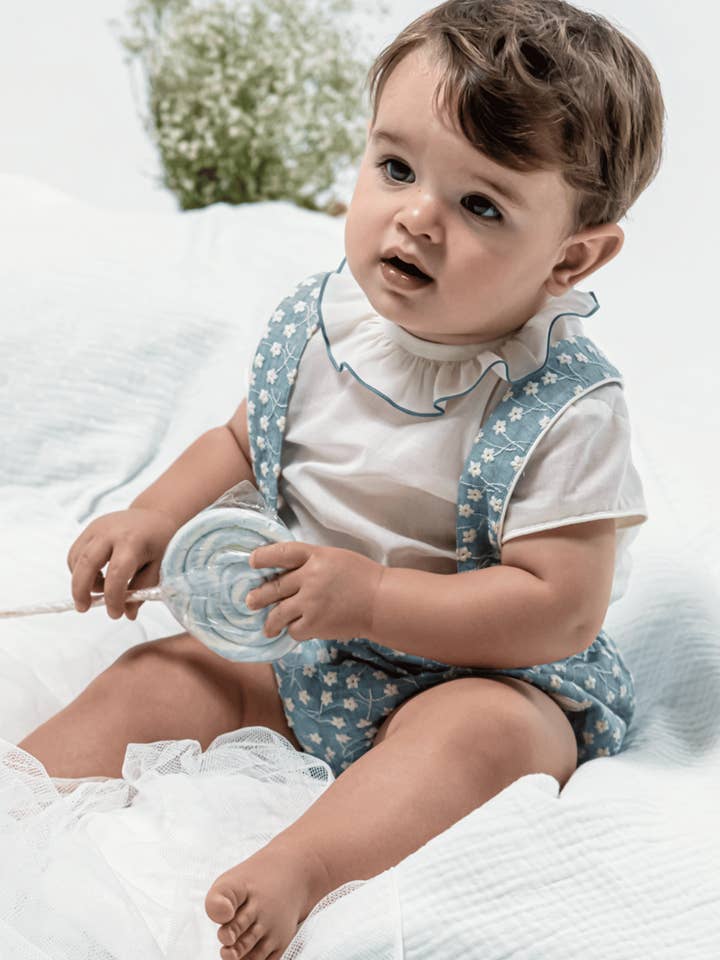 Ensemble bébé garçon bleu imprimé fleurs blanches Cocote & Charanga pour la vente par Charanga
