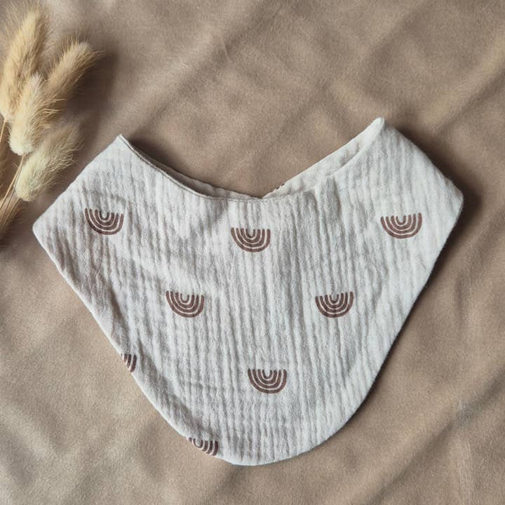 Hydrophiles Lätzchen mit Knöpfen mit Regenbogen-Print für den Großhandel von Rammelaartje