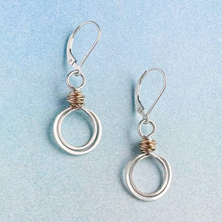 Pendientes circulares de plata de ley con forma de espiral dorada envueltos en alambre para venta al por mayor de Freshie & Zero