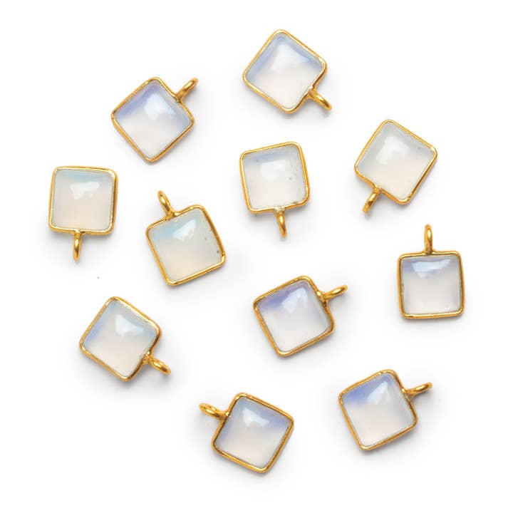 8mm Vermeil Indfattet Hvid Kalcedon Firkantet Vedhæng 1 Perle for engroshandel hos The Bead Traders