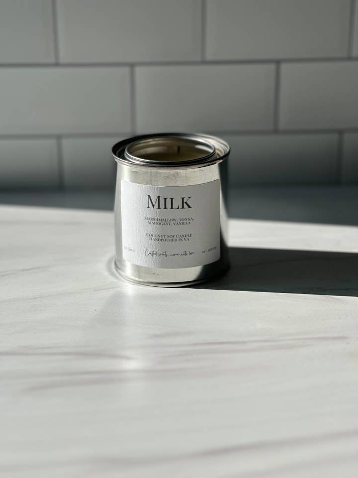 Bougie au lait pour la vente par Braided Twine Co.