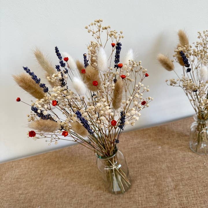 Opal Lily – Großhandel Getrocknete/gepresste Blumen – Trockenblumenstrauß mit Lavendel und Schleierkraut — Mini-Trockenblumenvase