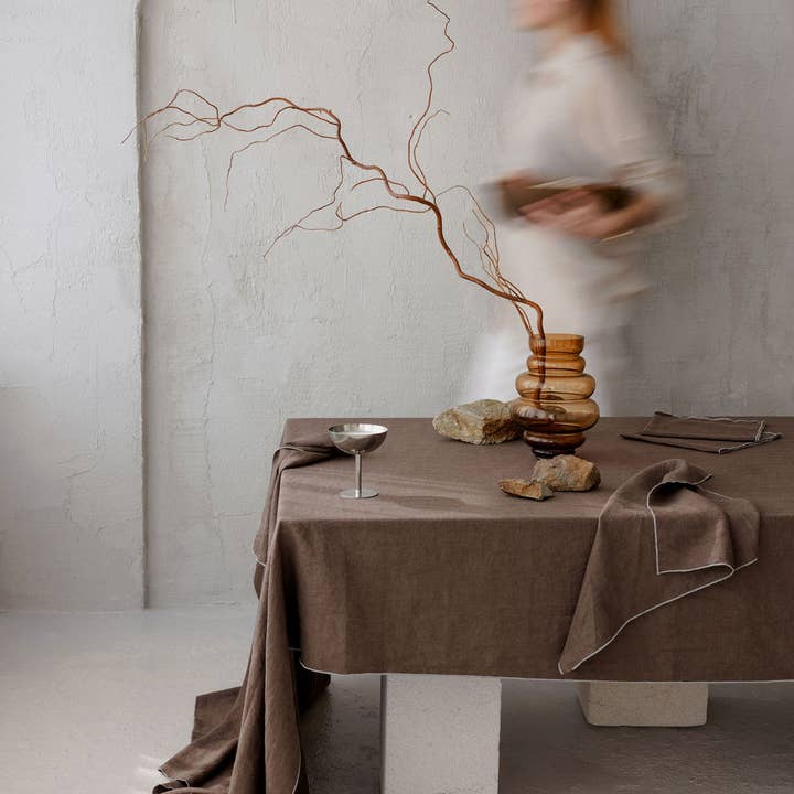 dodesign - Wholesale Tablecloth - Linen Tablecloth with contrast detail Stone Cacao -330x145cm10