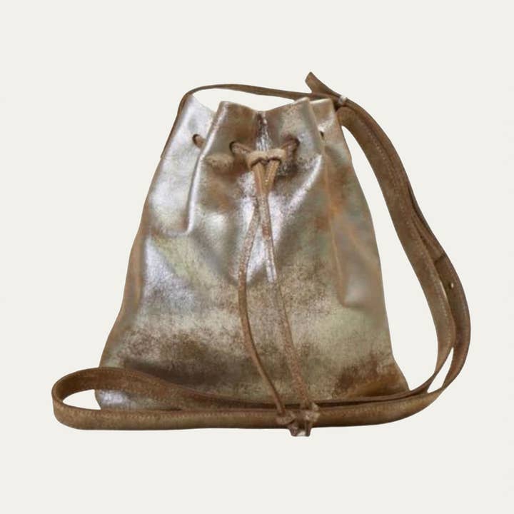 Mini-schoudertas van metaalkleurig leer met zilveren hardware # voor wholesale door Paulyjen