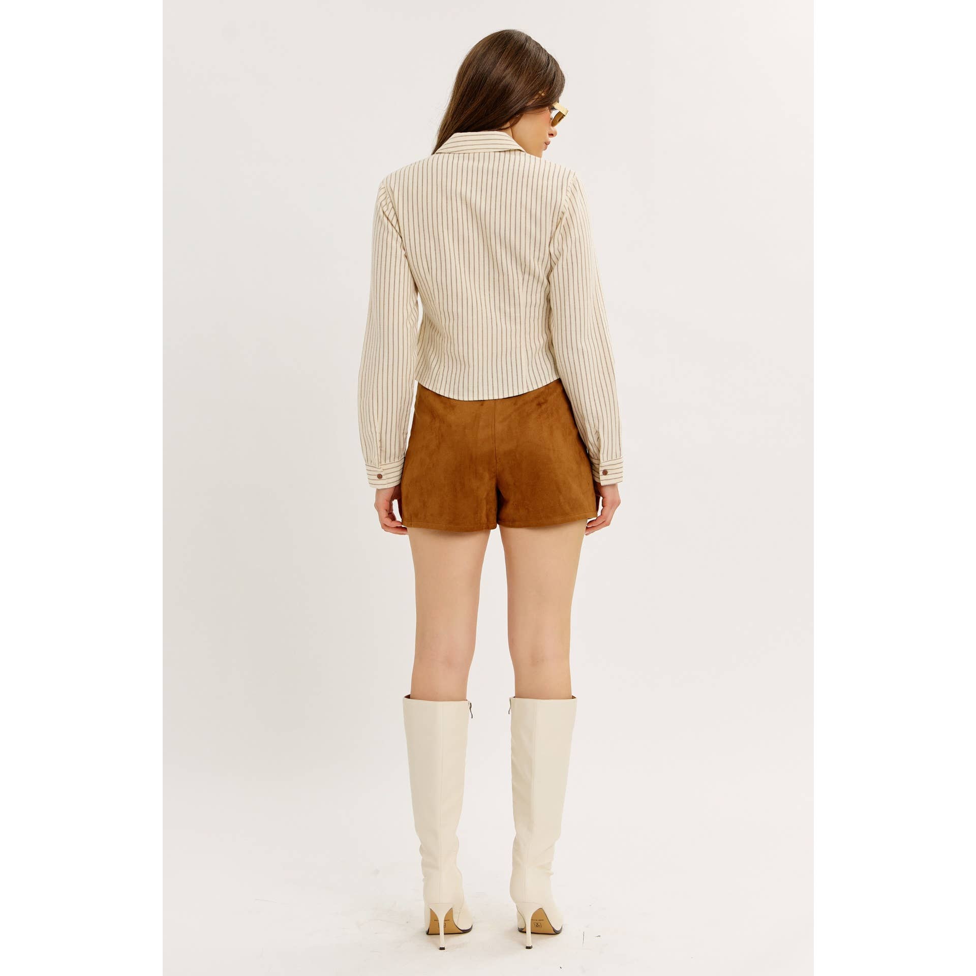 CHAMEAU MINI-JUPE-SHORT EN FAUSSE SUEDE ÉLÉGANTE AVEC OURLET SURPIQUÉ en vente sur Faire15