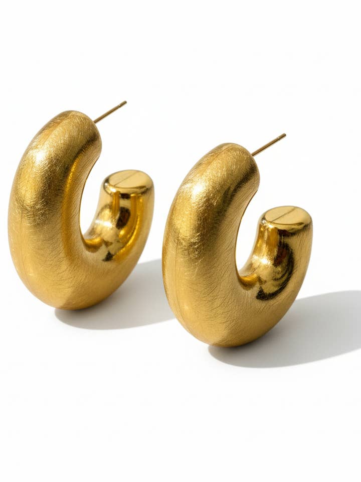 Aryeh Øreringe i børstet guld for engroshandel hos Cassette Barcelona