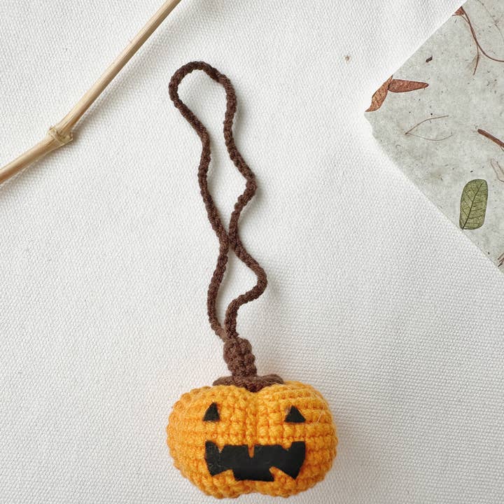 Quince Fables – wholesale Dekorativ berlock för bil – Unisex – Halloween virkad bilhängare och nyckelring, Wizard Bear, Jack O Lantern, Grim Reaper