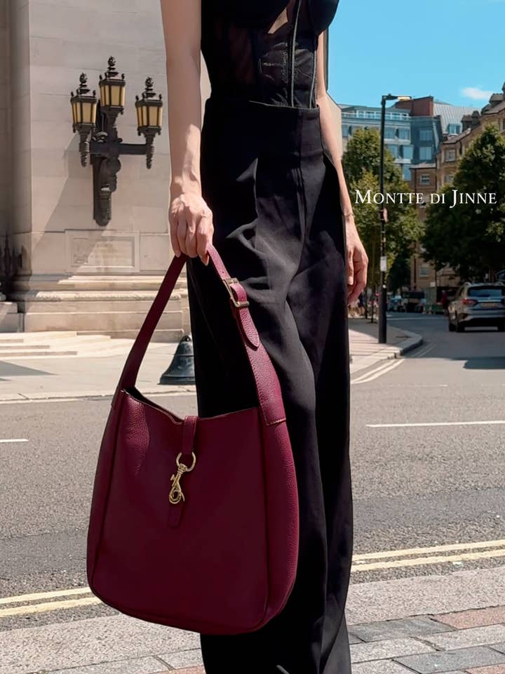 Italian Genuine Leather Shoulder Bag with Elegant HookDetail for wholesale by MONTTE DI JINNE