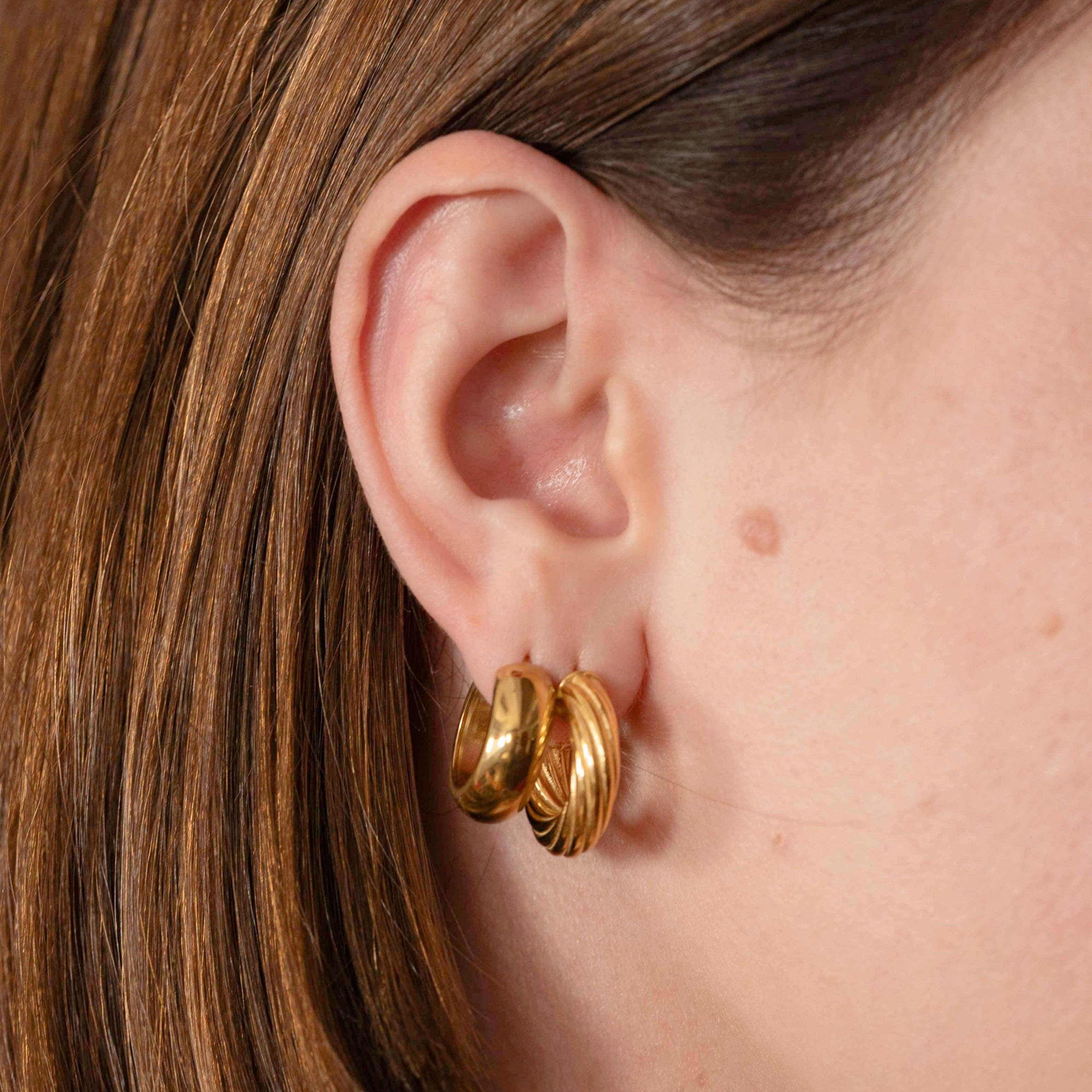 Little Nell Jewellery - Venta al por mayor Pendientes de aro - Aros gruesos cotidianos con diseño trenzado1