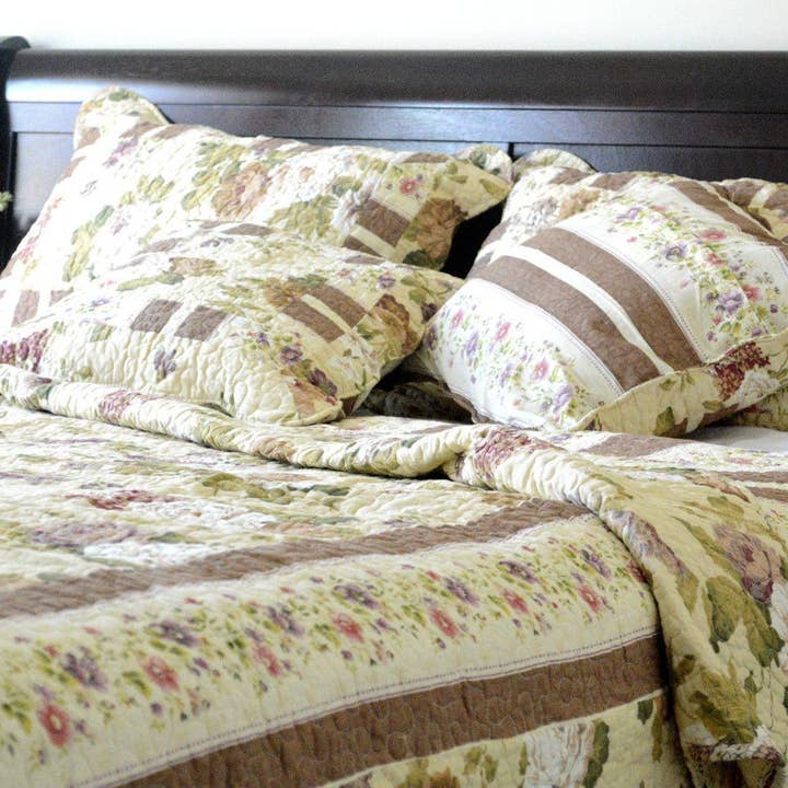 DaDalogy Bedding - Wholesale Bedding Set - DaDa Bedding Vintage Cottage Rose Garden Floral Ivory Yellow Cotton Scalloped Quilted Bedspread Set (DXJ103478)2