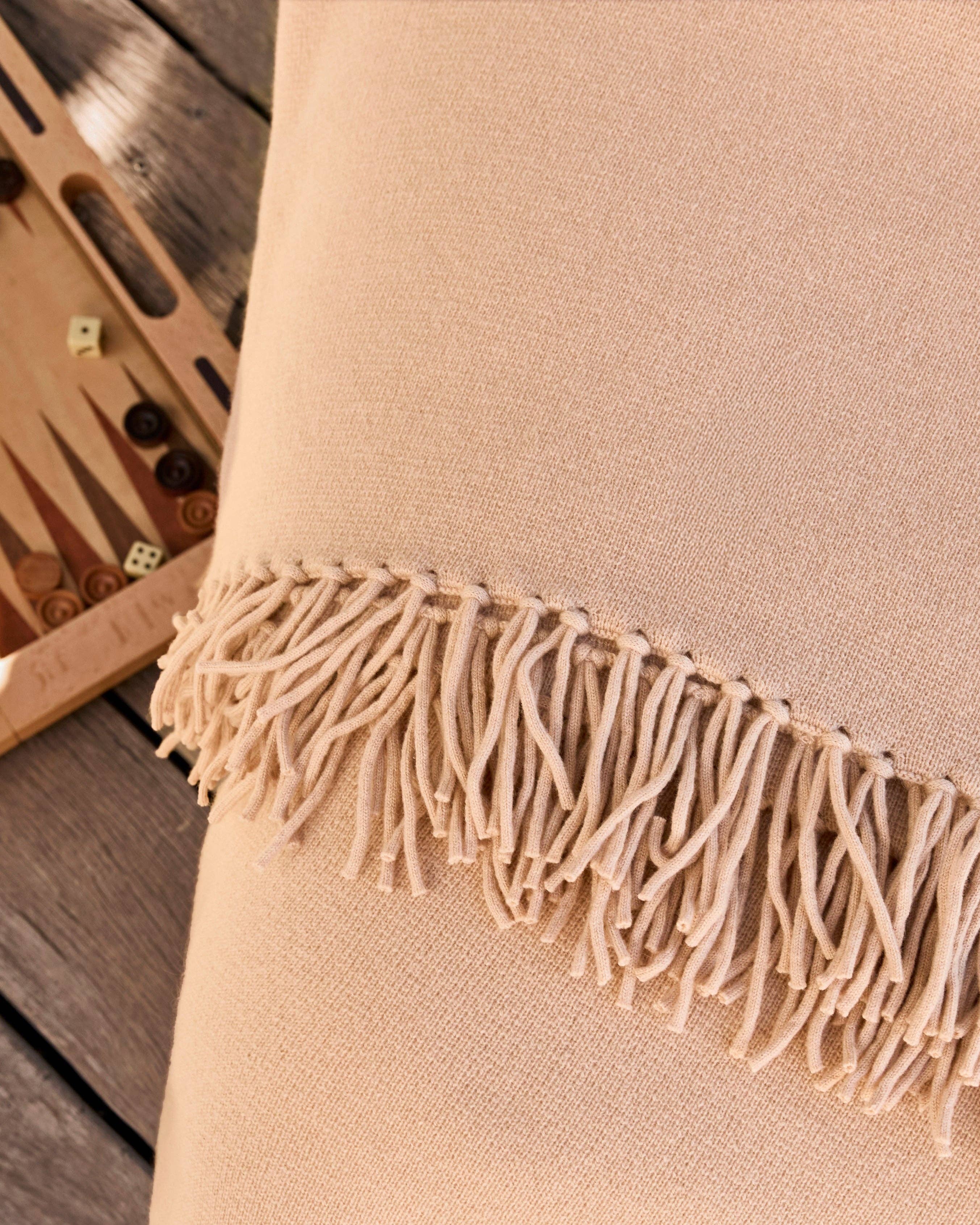 Karamell Kaschmirdecke Paris for wholesale on Faire1