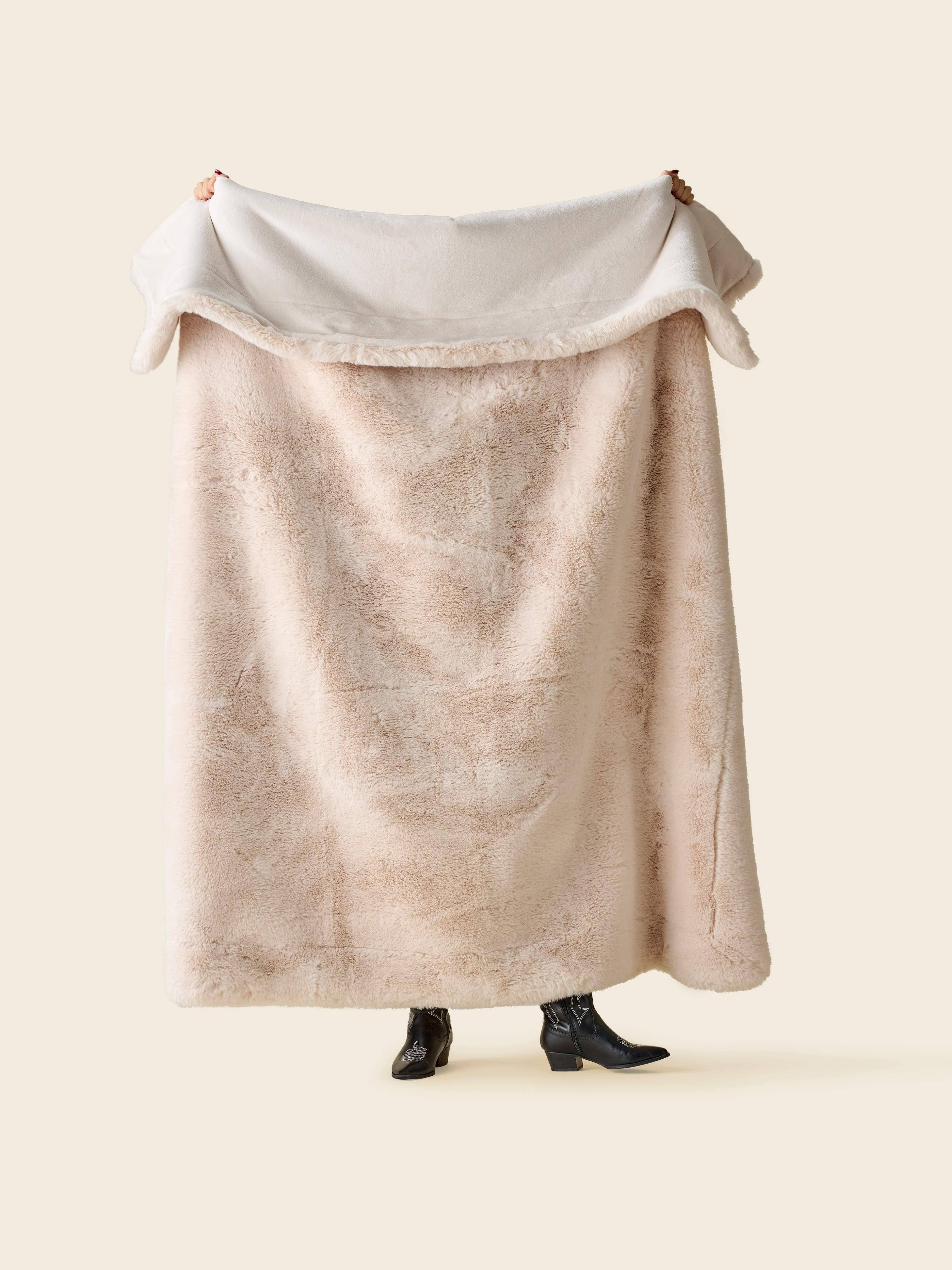 REMOVED BRAND – wholesale Throw blanket – Beige Polar Bear Faux Fur Throw7
