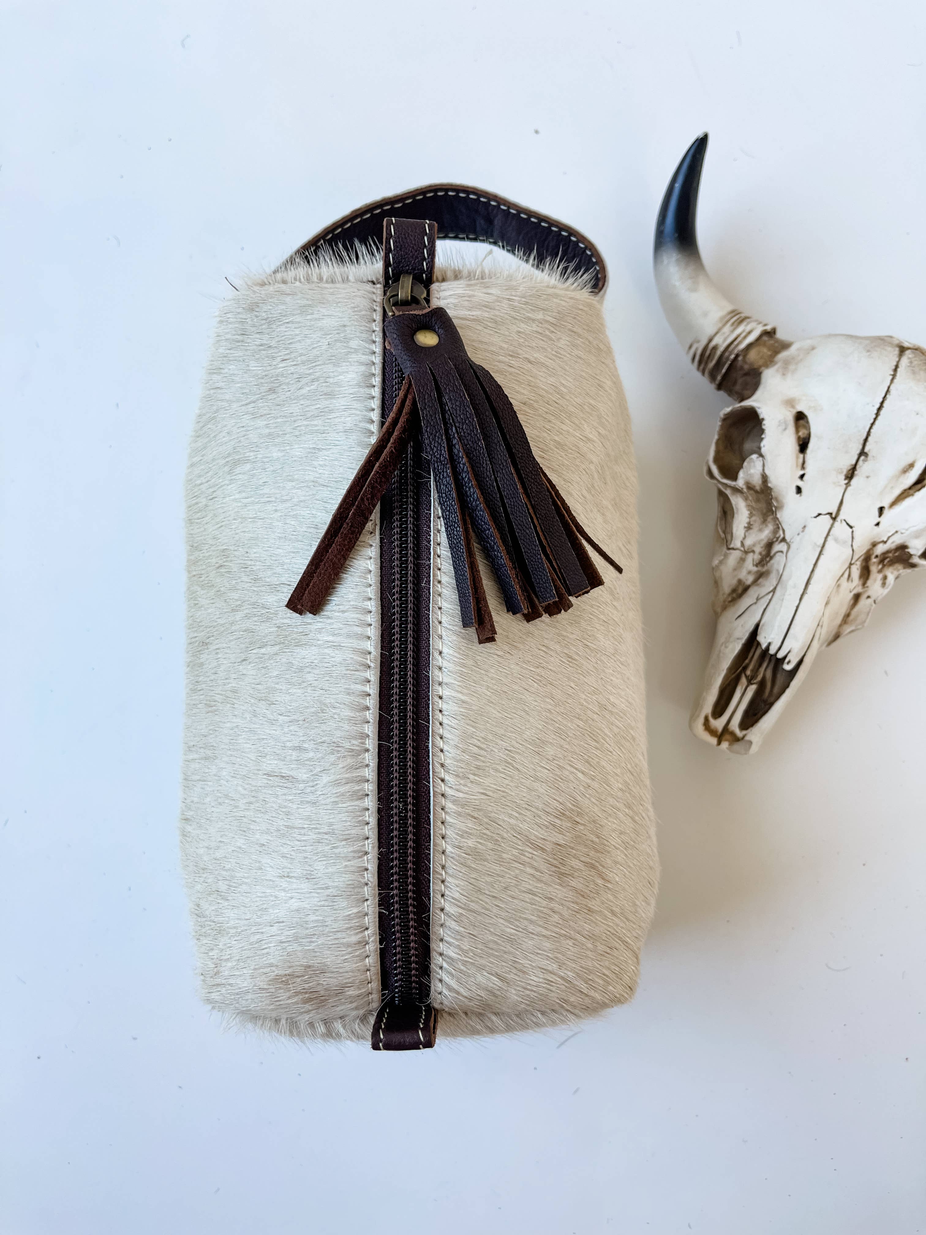 Boho Ranch Shop – wholesale Toiletry bag – women's – Cowhide Toiletry Makeup Shaving Travel Bag4